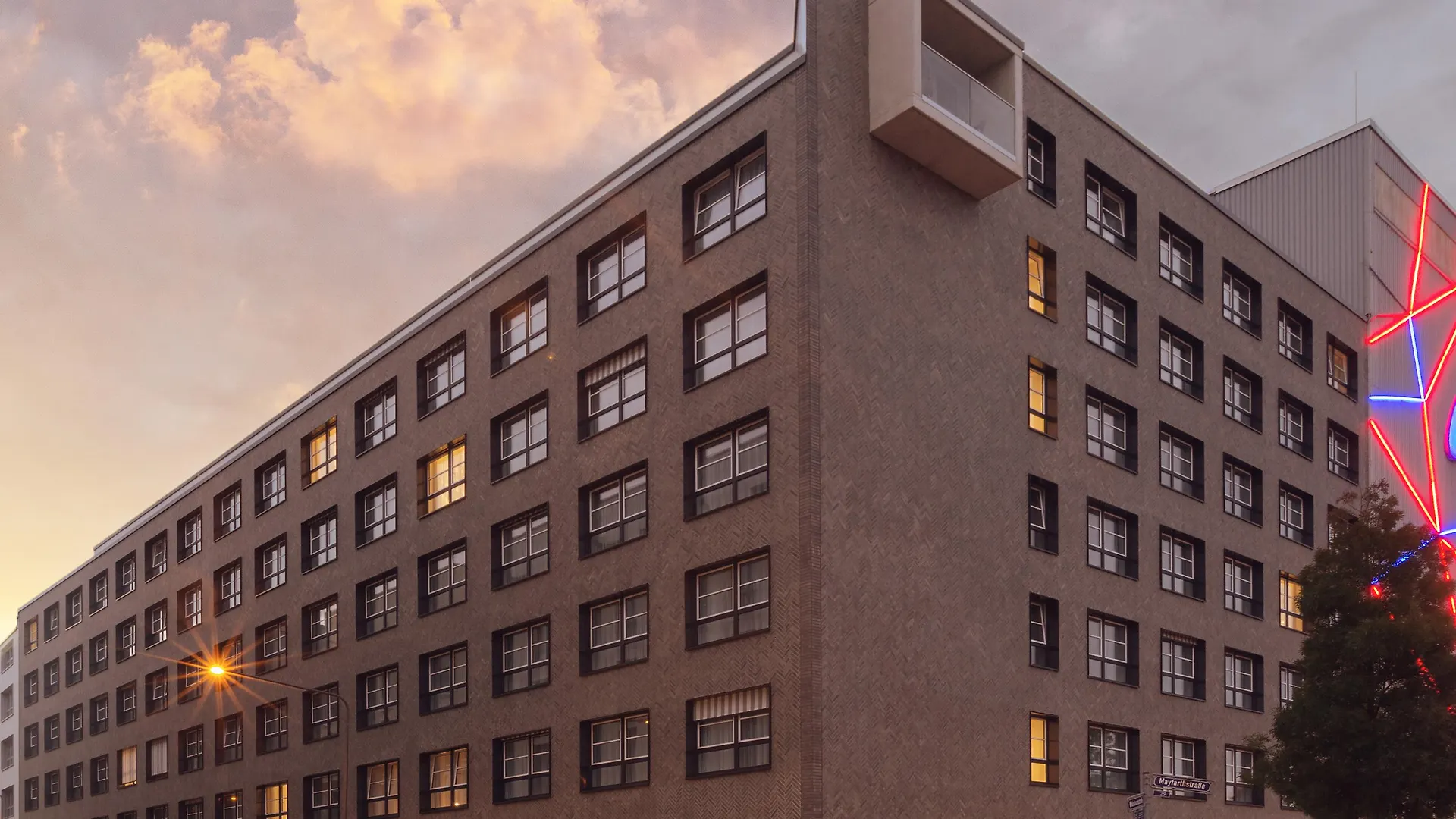 Holiday Inn - The Niu, Coin Frankfurt Ostend By Ihg Frankfurt am Main Hotel