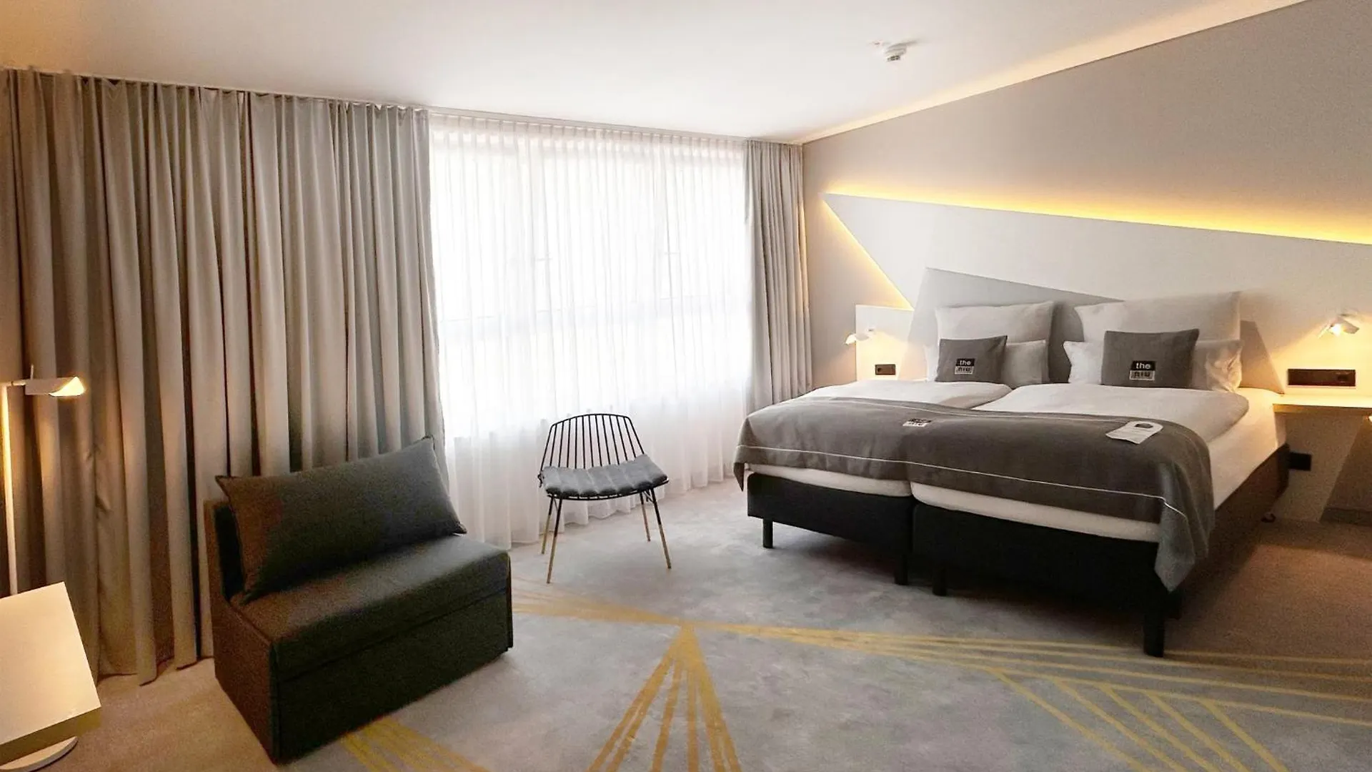 Holiday Inn - The Niu, Coin Frankfurt Ostend By Ihg Frankfurt am Main Hotel